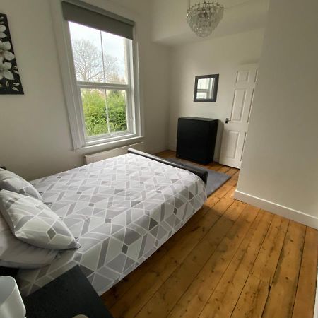 Lovely 2 Bedroom Flat Wifi Close To The Beach Bournemouth Kültér fotó