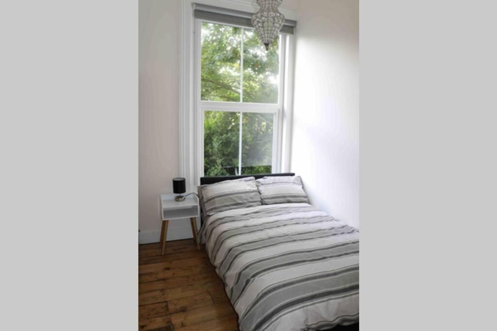 Lovely 2 Bedroom Flat Wifi Close To The Beach Bournemouth Kültér fotó
