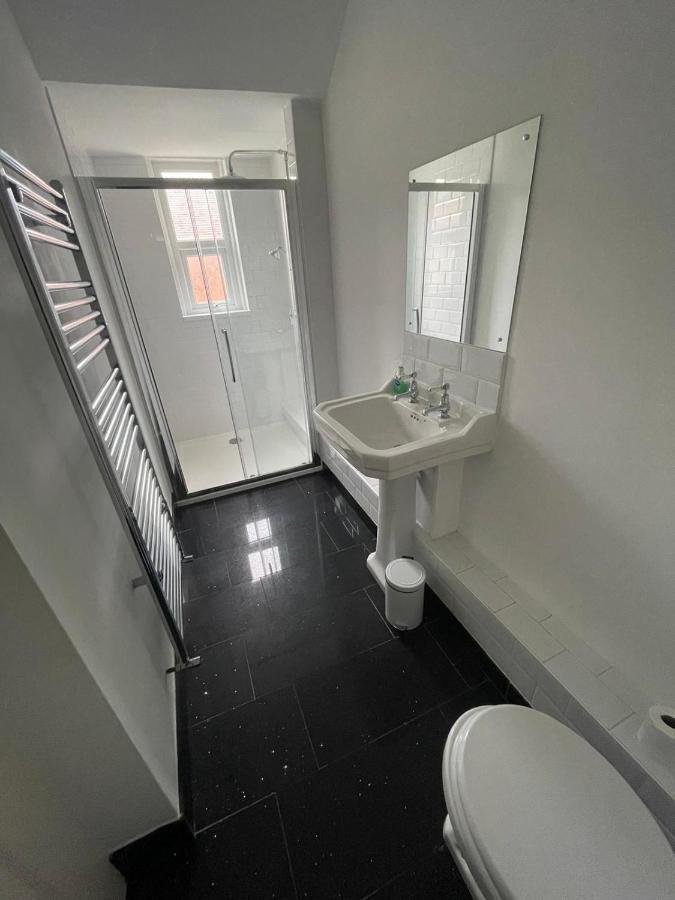 Lovely 2 Bedroom Flat Wifi Close To The Beach Bournemouth Kültér fotó