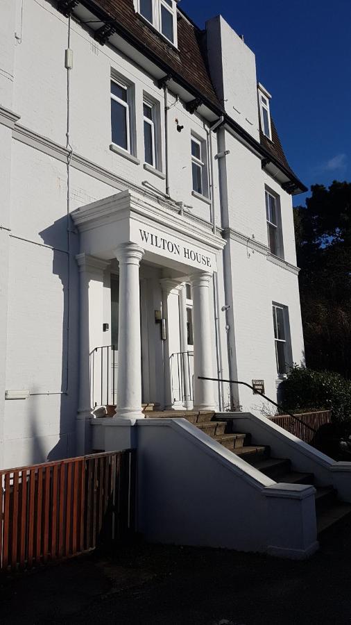 Lovely 2 Bedroom Flat Wifi Close To The Beach Bournemouth Kültér fotó