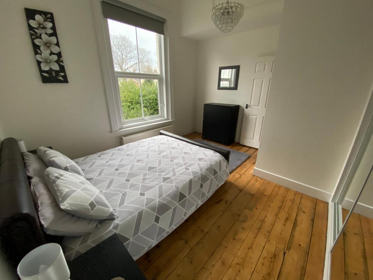 Lovely 2 Bedroom Flat Wifi Close To The Beach Bournemouth Kültér fotó