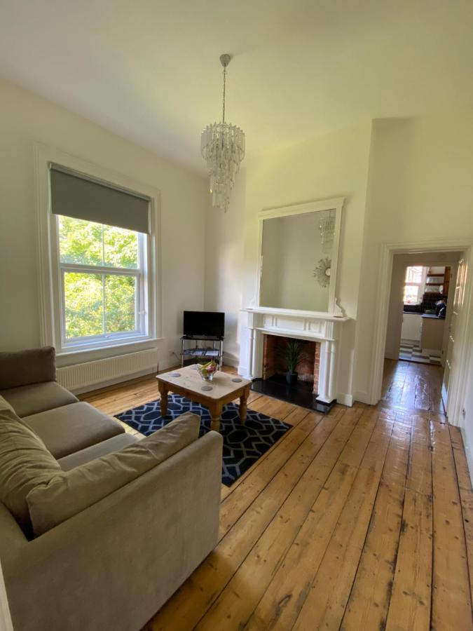 Lovely 2 Bedroom Flat Wifi Close To The Beach Bournemouth Kültér fotó