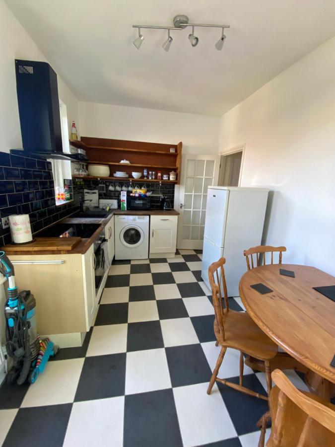Lovely 2 Bedroom Flat Wifi Close To The Beach Bournemouth Kültér fotó